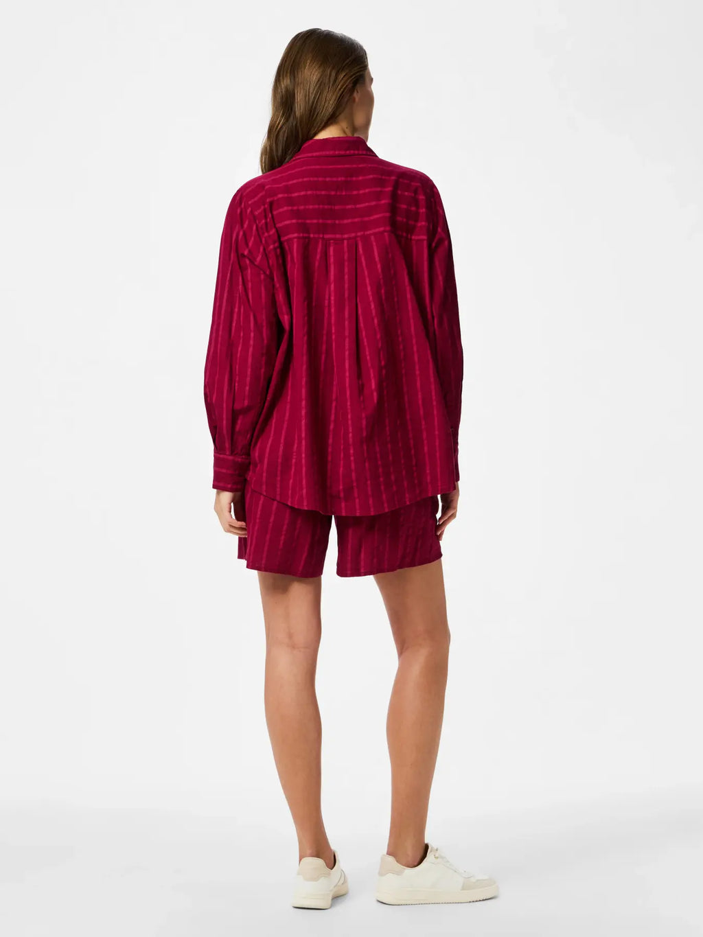 Camicia da donna fucsia con righe verticali