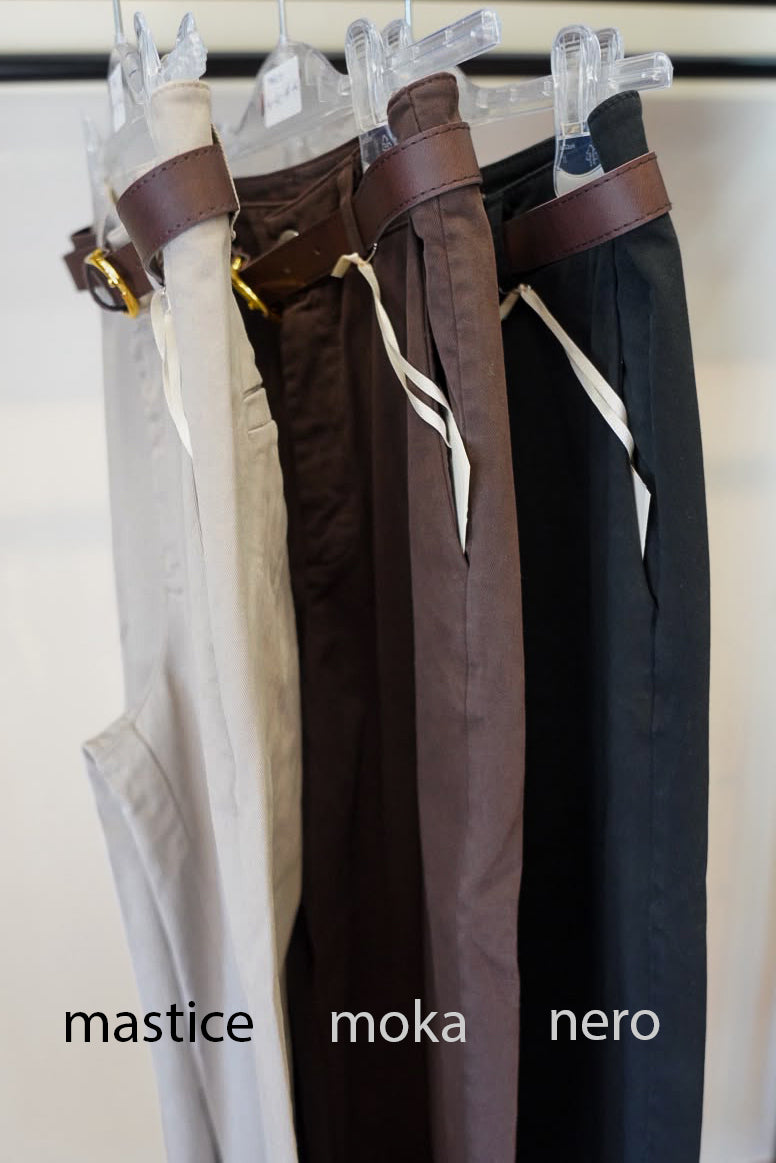 Pantalone chino con cintura
