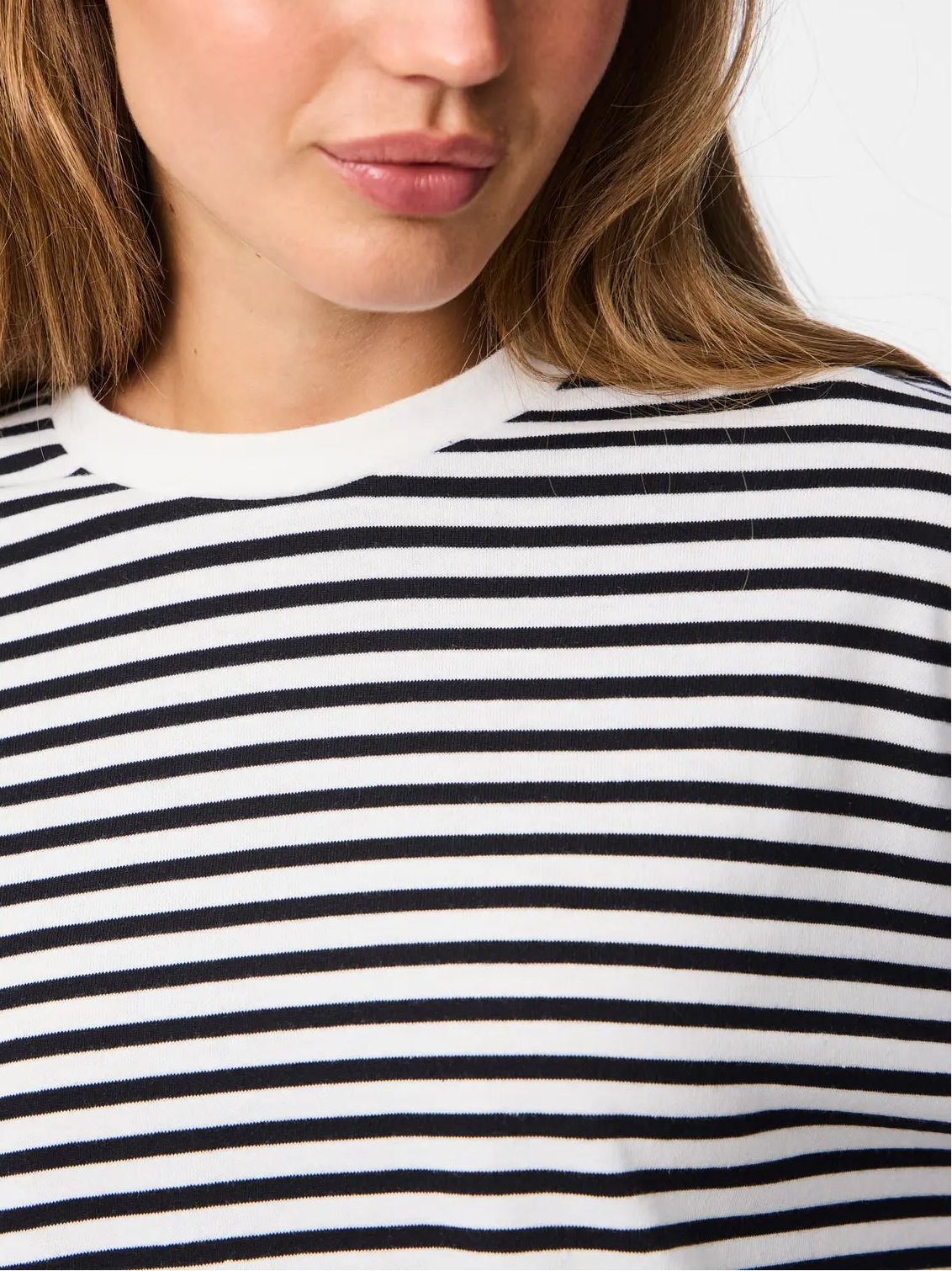 T-shirt donna a righe con maniche lunghe